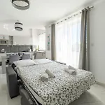 A26 - 5 Mins Walk To Valletta Ferry - Shopping Mall And Bay By Quicktrips Lägenhet
