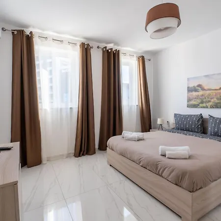 Apartment A26 - 5 Mins Walk To Valletta Ferry - Shopping Mall And Bay By Quicktrips