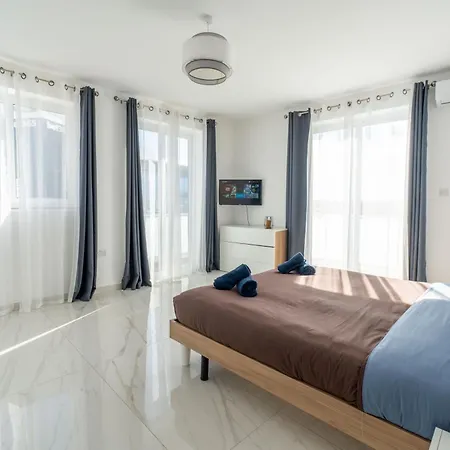 Apartment A26 - 5 Mins Walk To Valletta Ferry - Shopping Mall And Bay By Quicktrips *